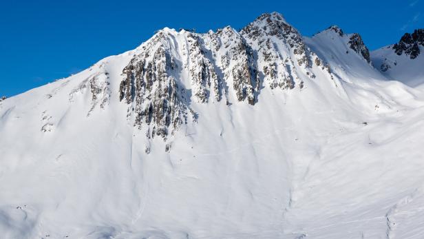 ++ THEMENBILD ++ SKITOURISMUS / SPORT / SCHNEE / WINTER / FREIZEIT / LAWINENGEFAHR / ALPIN UNFÄLLE