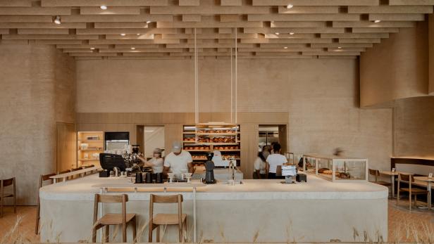 Nachhaltige Materialien prägen das Interieur der Bäckerei Krume in Panama City einer Österreicherin.