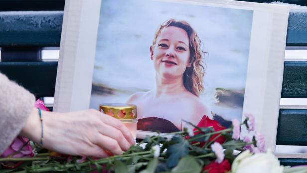 Vigil in Berlin for US citizen shot during ICE operation