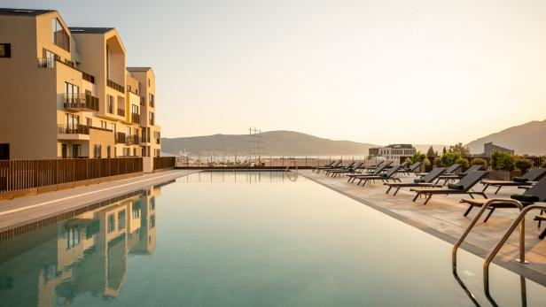 Der Poolbereich des Luxushotels "Siro" in Montenegro