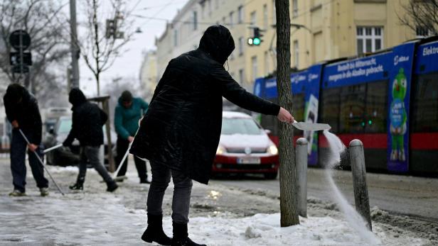 ++ THEMENBILD ++ WINTER / WETTER / KÄLTE / FROST / GLATTEIS / EIS / GLATTEISGEFAHR