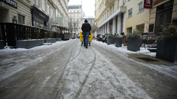 ++ THEMENBILD ++ WINTER / WETTER / KÄLTE / FROST / GLATTEIS / EIS / GLATTEISGEFAHR
