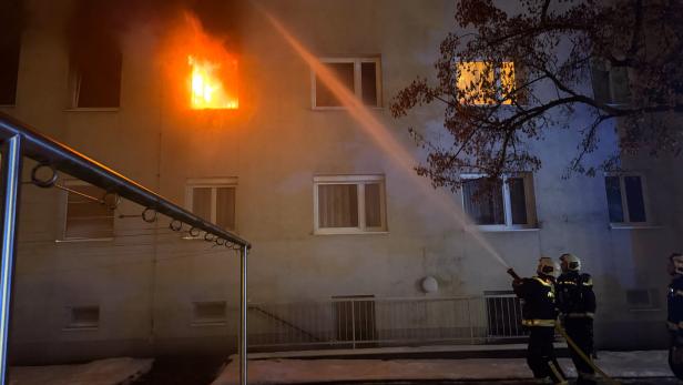 ++ HANDOUT ++ OBERÖSTERREICH: MUTTER UND VIER KINDER FLÜCHTETEN AUS BRENNENDER WOHNUNG IN LINZ
