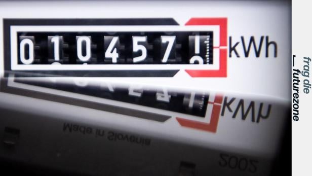 Nahaufnahme eines analogen Stromzählers mit sichtbarem kWh-Zählerstand.