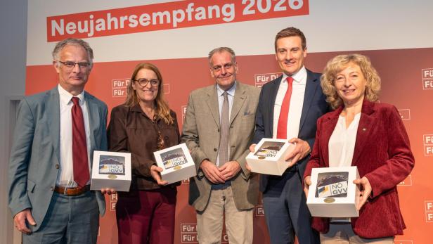Finanzminister Markus Marterbauer, Staatssekretärin Ulrike Königsberger-Ludwig, GVV-Präsident Andreas Kollross, Landesparteivorsitzender Sven Hergovich und Landesrätin Eva Prischl beim Neujahrsempfang 2026.