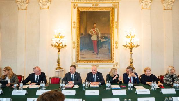 MINISTERRAT - KAMERASCHWENK