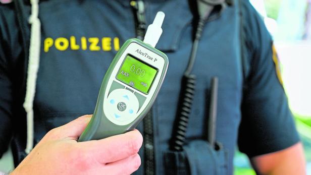 Polizeieinsatz mit Alkotester