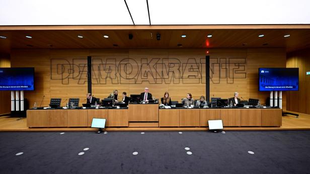 Ausschuss-Vorsitzender Walter Rosenkranz (M./FPÖ) im Rahmen einer Sitzung des Pilnacek-U-Ausschusses am Donnerstag, 15. Jänner 2026, im Parlament in Wien.