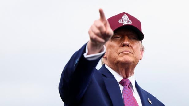 Trump visits Fort Bragg to mark U.S. Army anniversary