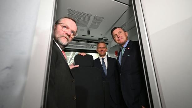 PK DES WIRTSCHAFTSMINISTERIUMS "INDUSTRIESTRATEGIE ÖSTERREICH 2035": SCHELLHORN / HATTMANNSDORFER / HANKE