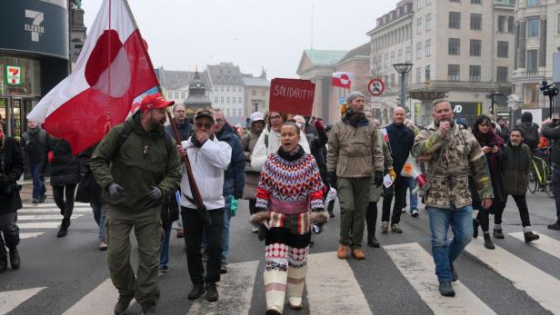 Copenhagen protest against escalating US rhetoric over Greenland