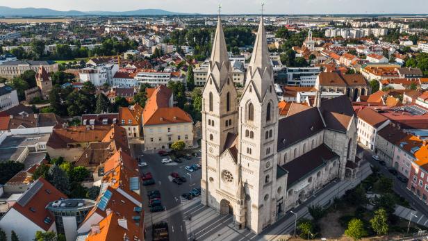 Die frühere Liebfrauenpfarrkirche wurde im 15. Jahrhundert zur Kathedrale erhoben – und künstlerisch ausgestattet.