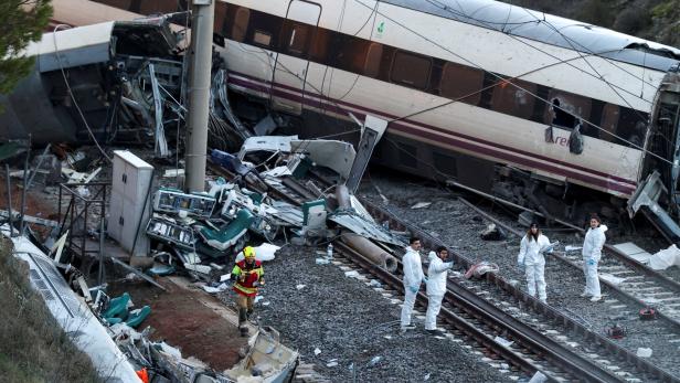 Two high-speed trains derail in Spain