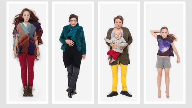 Vier Frauen und ein Baby liegen auf dem Rücken, jeweils in einem separaten Feld.