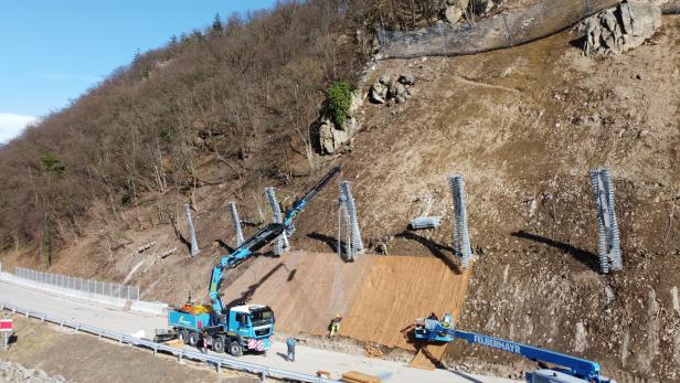 Sanierung der Felssturzstelle B33