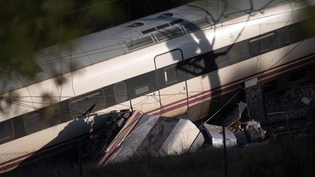 SPAIN-RAILWAY-ACCIDENT-TRANSPORT