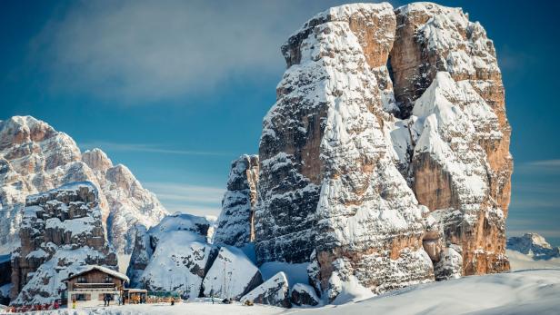 Felsen und Schnee im Skigebiet Cinque Torri