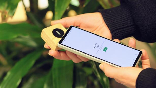 Der selbstgebastelte NFC-Klotz dient als Schlüssel zum Blockieren und Entsperren von Apps.