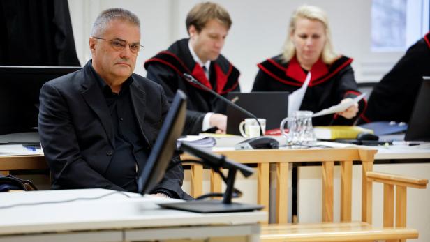 Egisto Ott auf der Anklagebank.