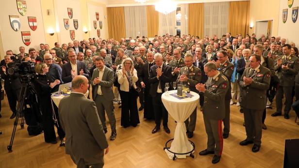 Menschenmenge in Raum