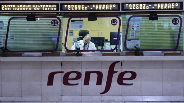 Catalan commuter trains on hold for second day