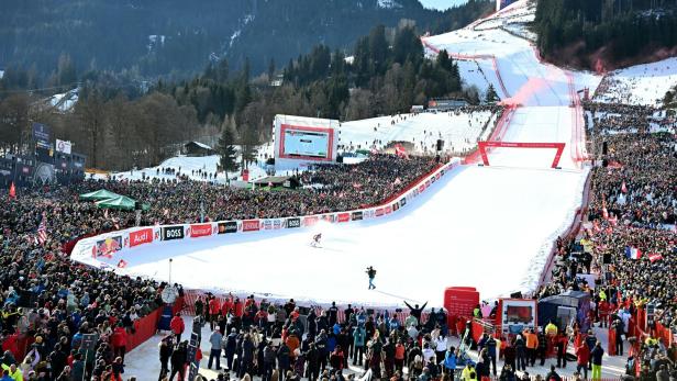 SKI ALPIN MÄNNER-WELTCUP IN KITZBÜHEL: ABFAHRT / ZUSCHAUER ZIELGELÄNDE