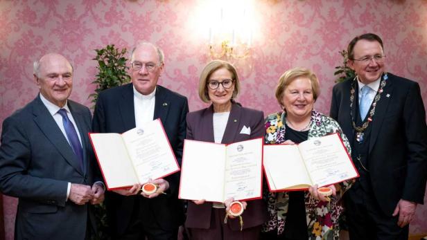 Pröll, Schwarz, Mikl-Leitner, Onodi, Stadler