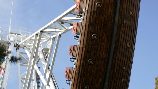 Wikingerschaukel auf einem Jahrmarkt