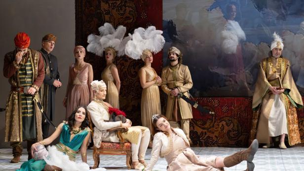 Geschlechtertausch-Operette "Benamor".