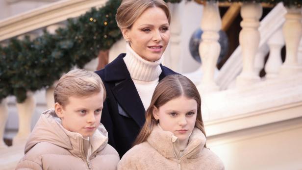 Fürstin Charlene mit ihrer Tochter Gabriella und Jacques von Monaco