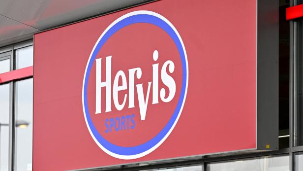 Hervis-Logo auf einer Filiale des Sportartikelhändlers.