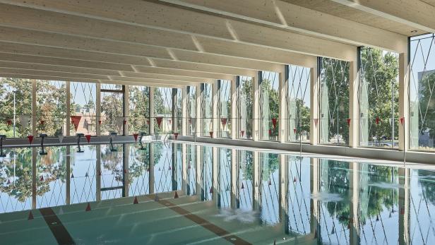 Trainingsschwimmhalle bei der Großfeldsiedlung in Wien Floridsdorf.