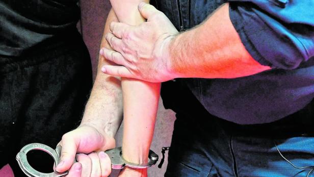 25-jähriger Ladendieb trug Wurfmesser bei sich