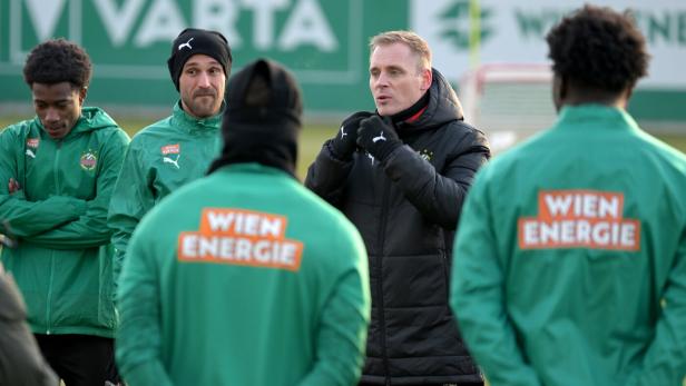 Rapid-Trainer Hoff Thorup bei der Arbeit
