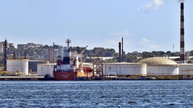 Oil tanker arrives in Cuba with nearly 86,000 barrels of fuel sent by Mexico