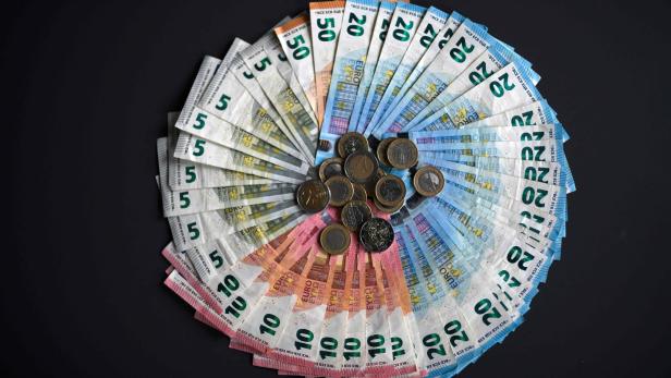 FILES-GERMANY-ECONOMY-INFLATION-RECESSION