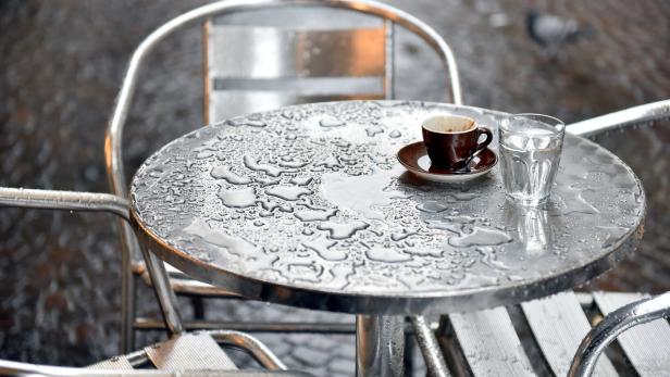 THEMENBILD: REGENWETTER IN SALZBURG