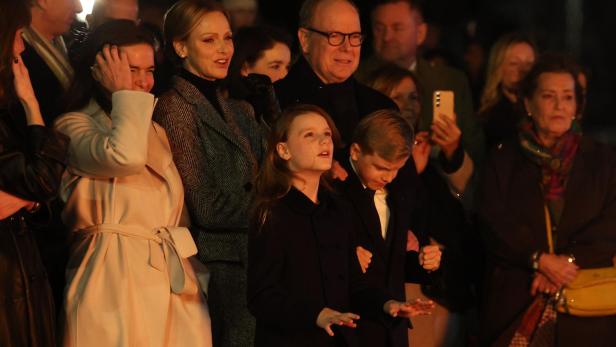 Gabriellas gefährliches Missgeschick bei traditioneller Zeremonie der Fürstenfamilie