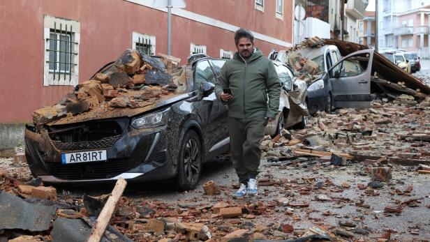 Kristin storm brings severe weather to Portugal