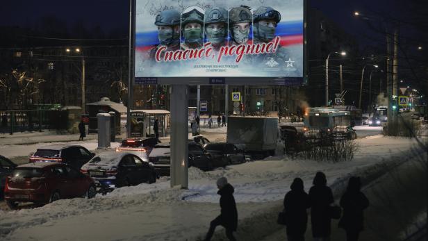 Billboard honors Russian soldiers in St. Petersburg