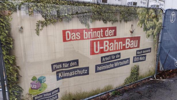 Absperrgitter mit Werbung für U-Bahn-Bau: "Das bringt der U-Bahn-Bau.