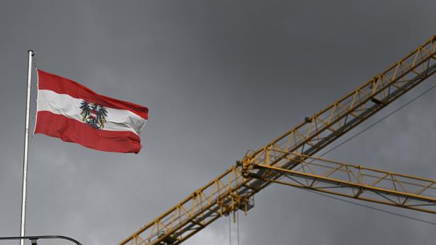 ++ THEMENBILD ++ NATIONALFLAGGE ÖSTERREICH AM BUNDESKANZLERAMT