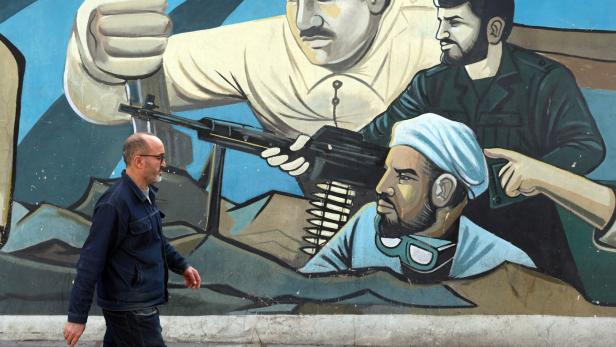 Anti-US billboard in Tehran following US threats against Iran