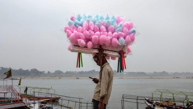 TOPSHOT-INDIA-LIFESTYLE-ECONOMY