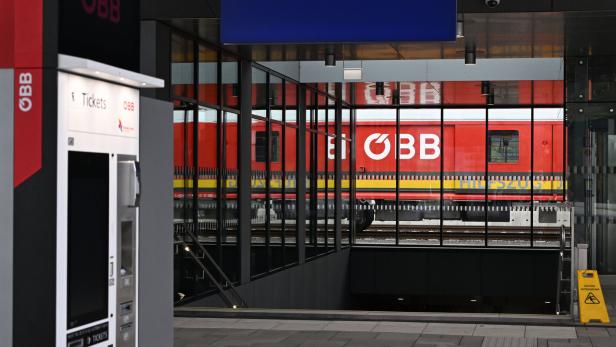 ++ THEMENBILD ++ KORALMBAHN / ÖBB / BAHN / ZUG / REISEN / TRANSPORT