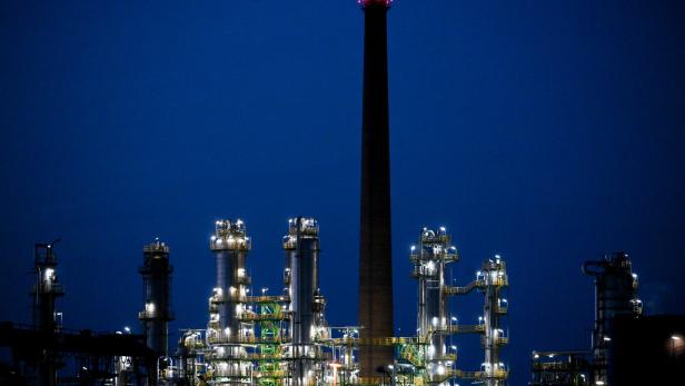  Die Raffinerie in Schwedt versorgt  Berlin  – ihr Aus hätte eine Treibstoffkrise zur Folge.