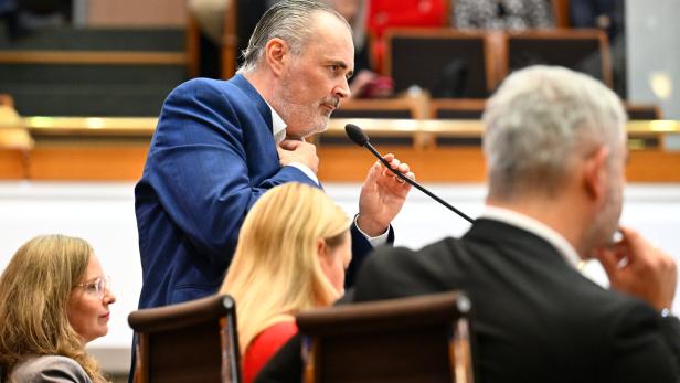 SONDERSITZUNG DES BURGENLÄNDISCHEN LANDTAGS: LH DOSKOZIL (SPÖ)