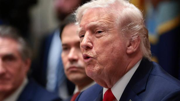 U.S. cabinet meeting at the White House