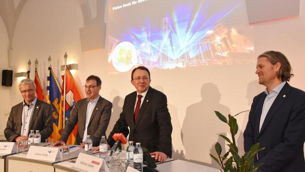 Matthias Stadler mit Wirtschaftsexperten