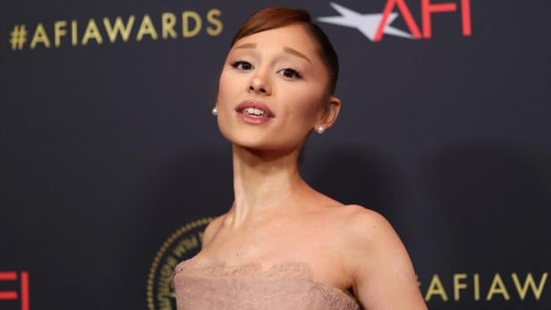 Ariana Grande mit sechs Fingern in der "Vogue" - Sängerin verspottet Photoshop-Fail